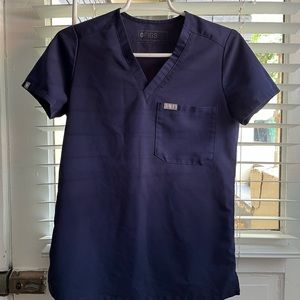Figs scrub top